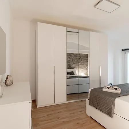 Appartement Love's Corner - By Myhomeincomo *